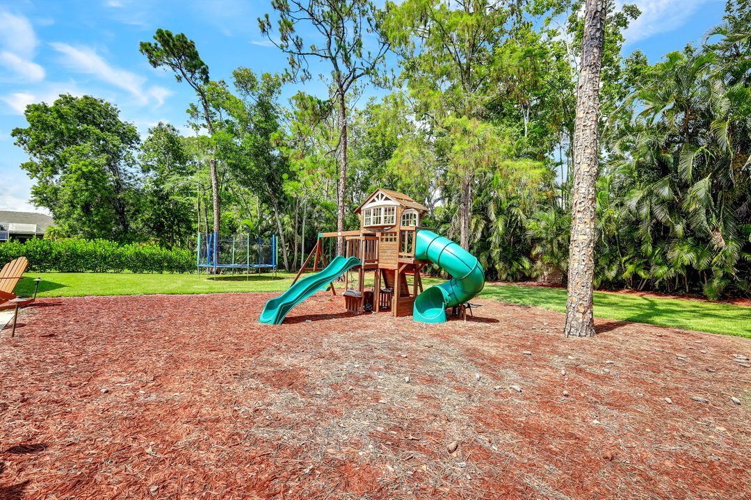 350 Henley Dr, Naples, FL 34104