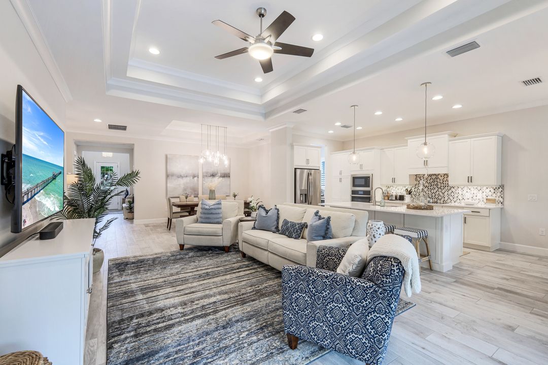 6323 Antigua Way, Naples, FL 34112