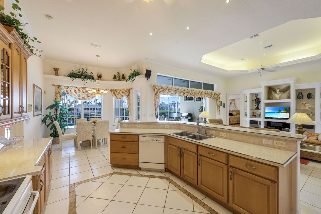 2008 Palaco Grande Pkwy, Cape Coral, FL 33904