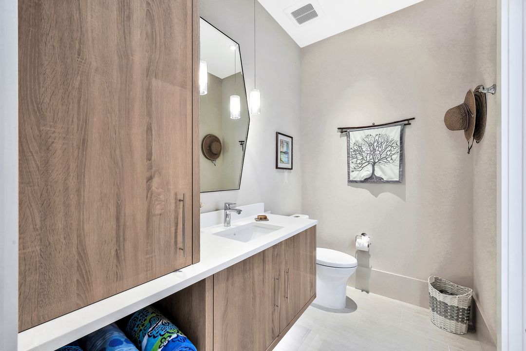 355 7th Ave S, Naples, FL 34102
