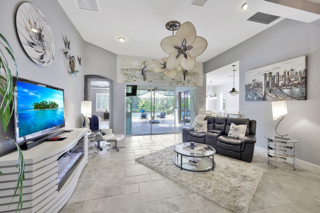 8130 Valiant Dr, Naples, FL 34104