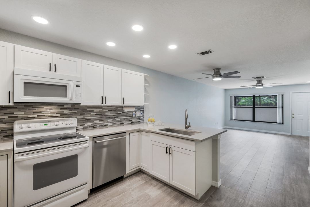 66 Emerald Woods Dr #H7, Naples, FL 34108