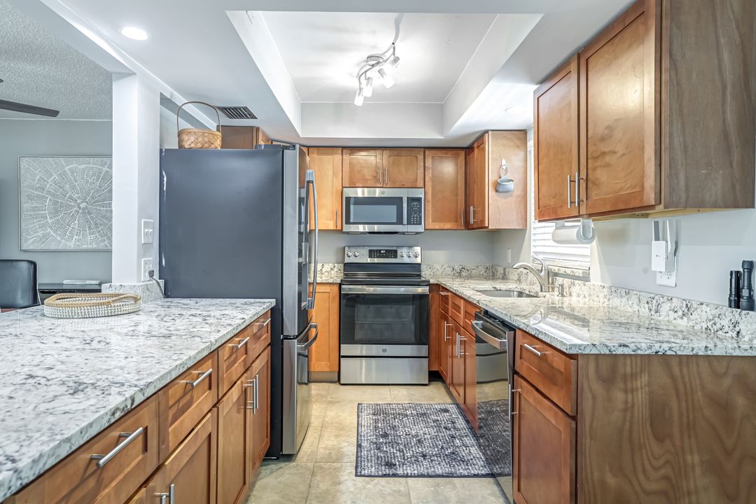 10095 7th St N #3, Naples, FL 34108