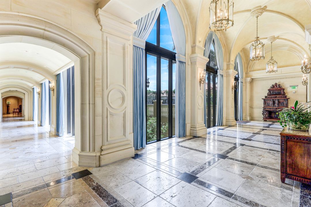 6597 Nicholas Blvd #306, Naples, FL 34108