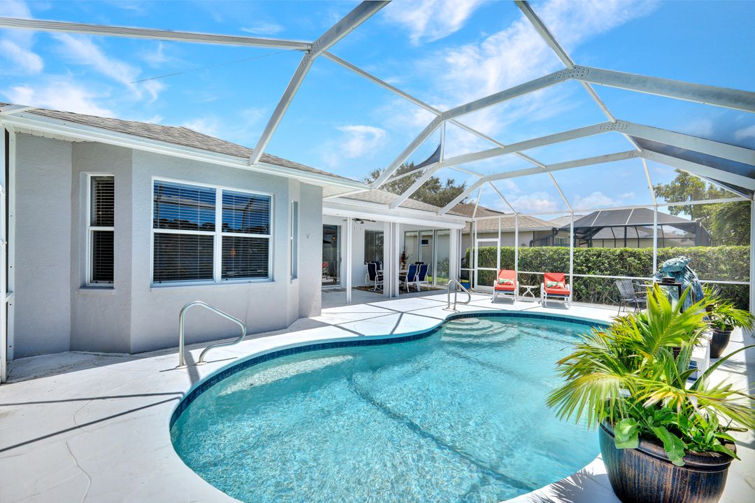 484 Crossfield Cir, Naples, FL 34104