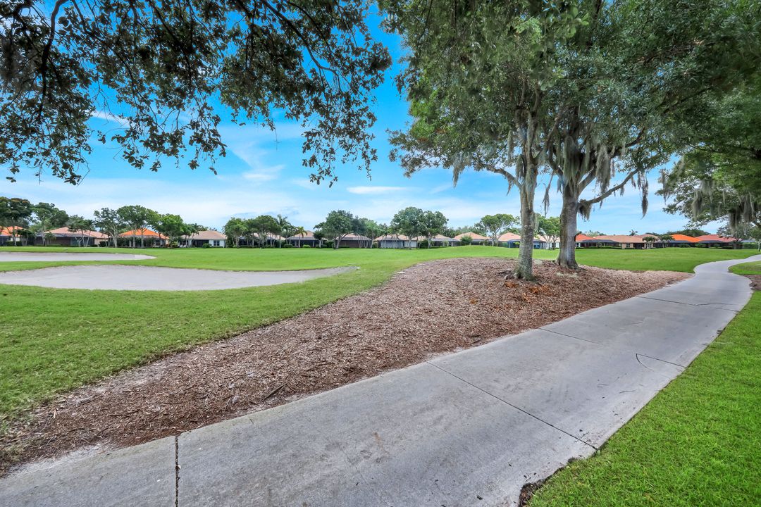 9002 Shenendoah Cir, Naples, FL 34113