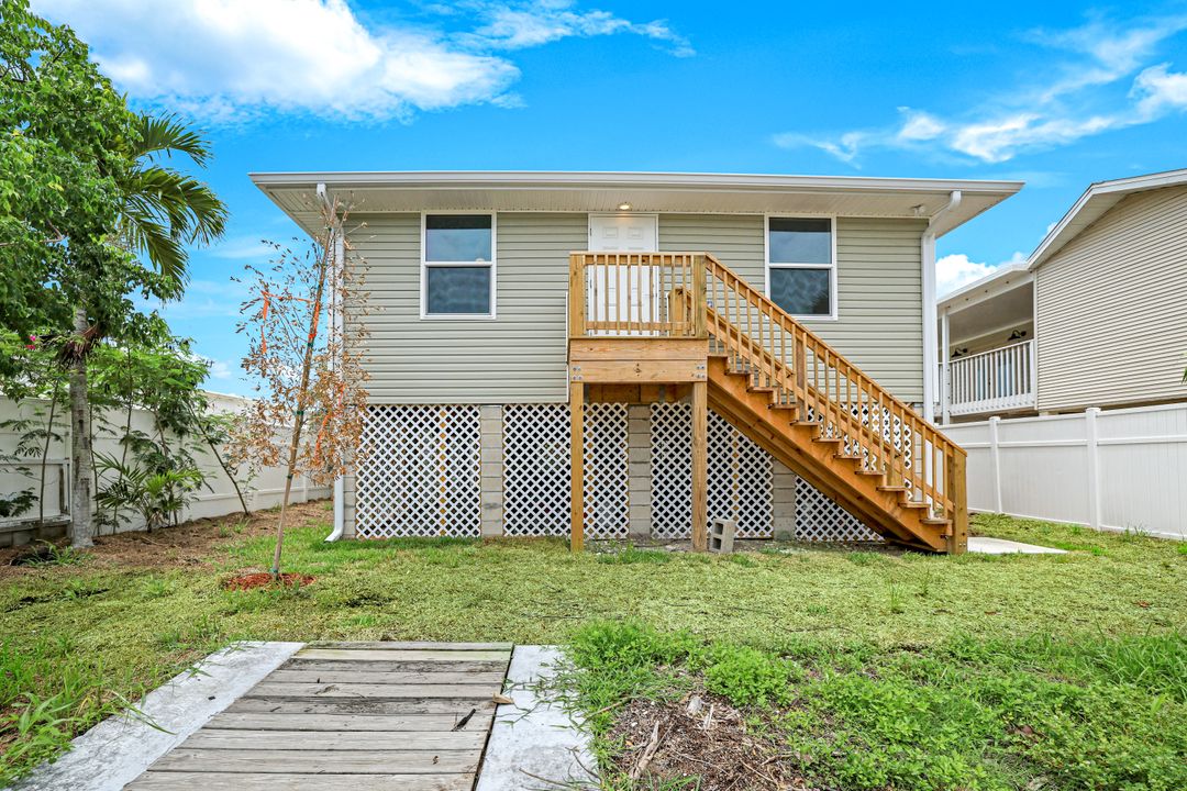 627 Palm Dr, Naples, FL 34114