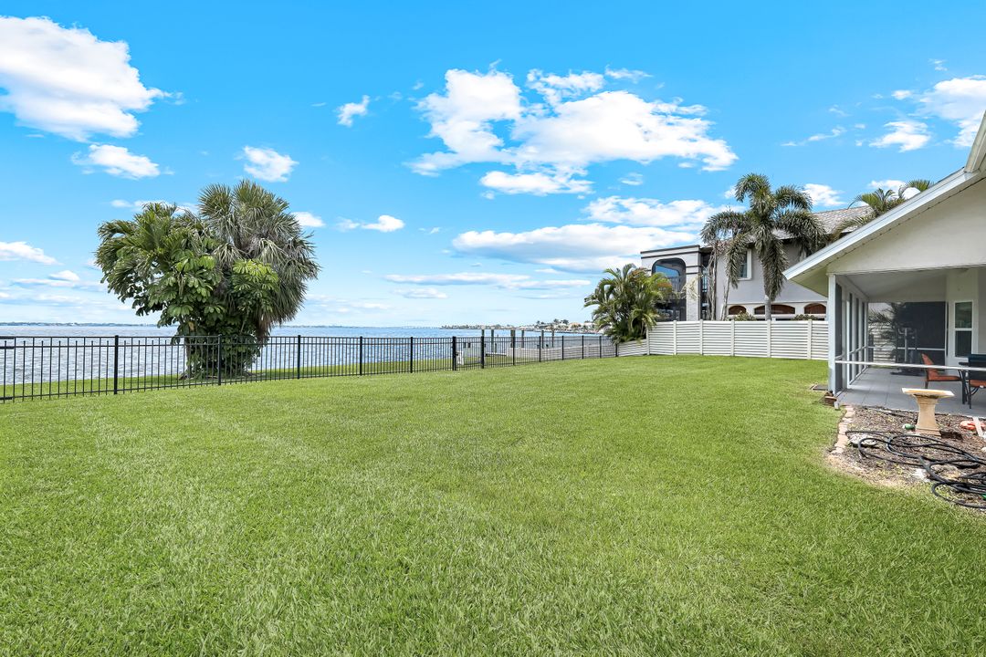 2250 SE 28th St, Cape Coral, FL 33904