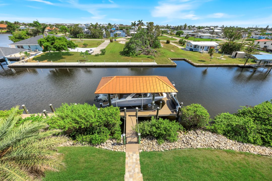 2755 Cussell Dr, Saint James City, FL 33956