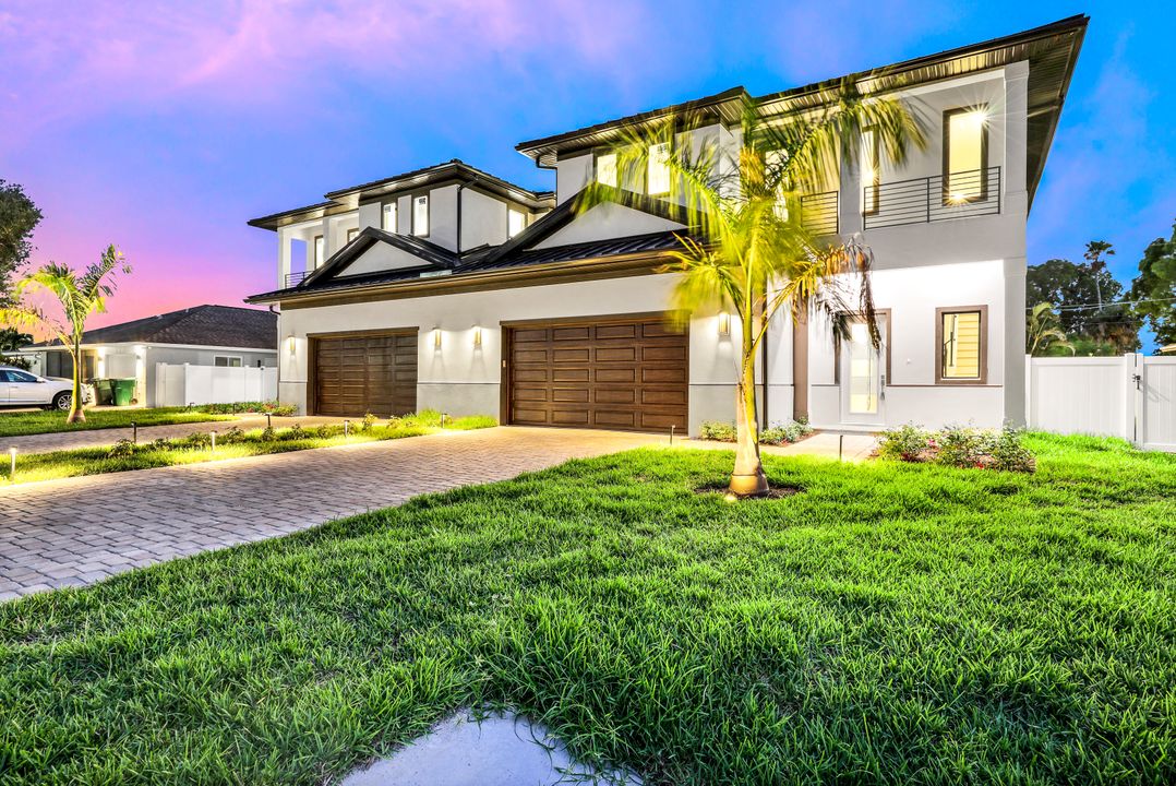 524 103rd Ave N, Naples, FL 34108