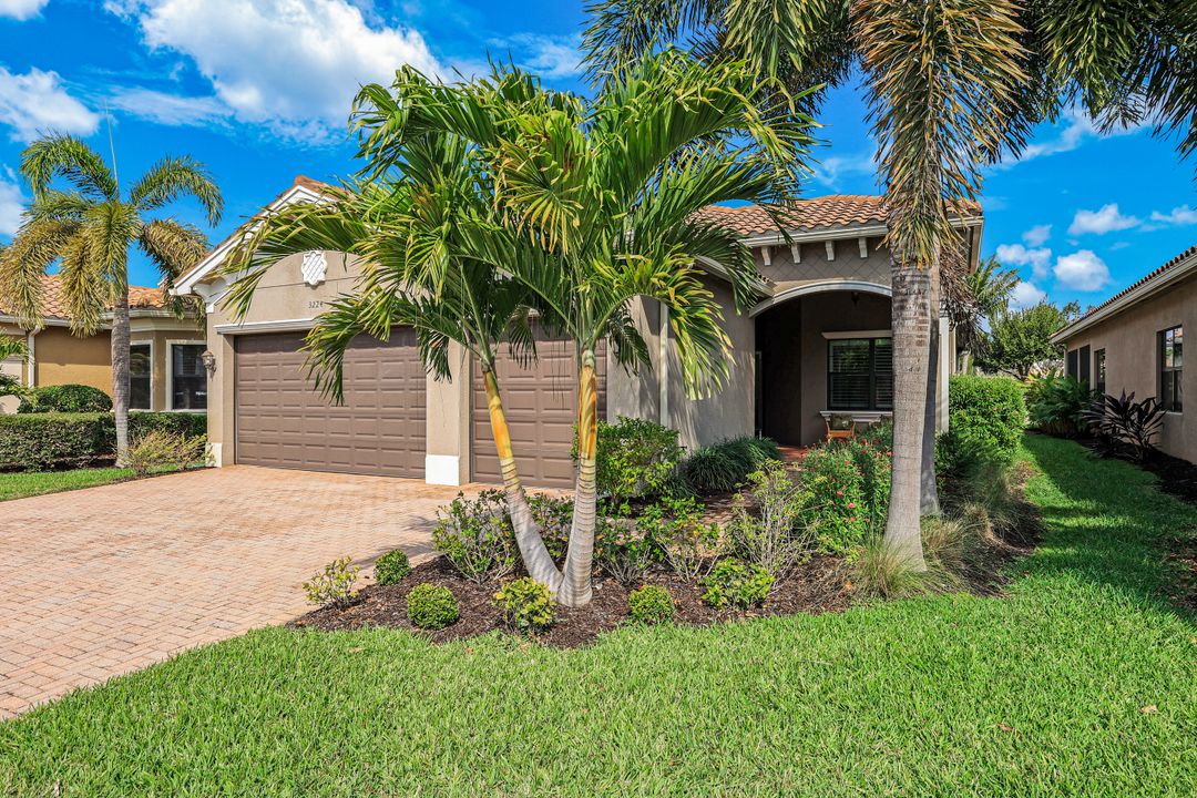 3224 Pacific Dr, Naples, FL 34119