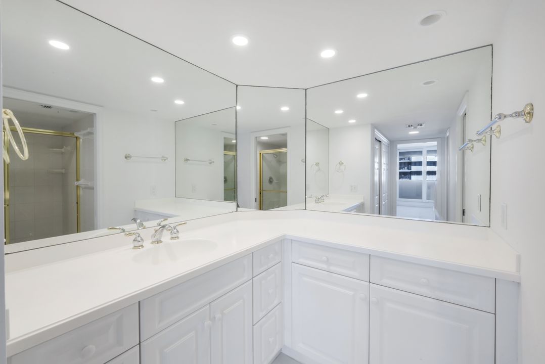 4001 Gulf Shore Blvd N #902, Naples, FL 34103
