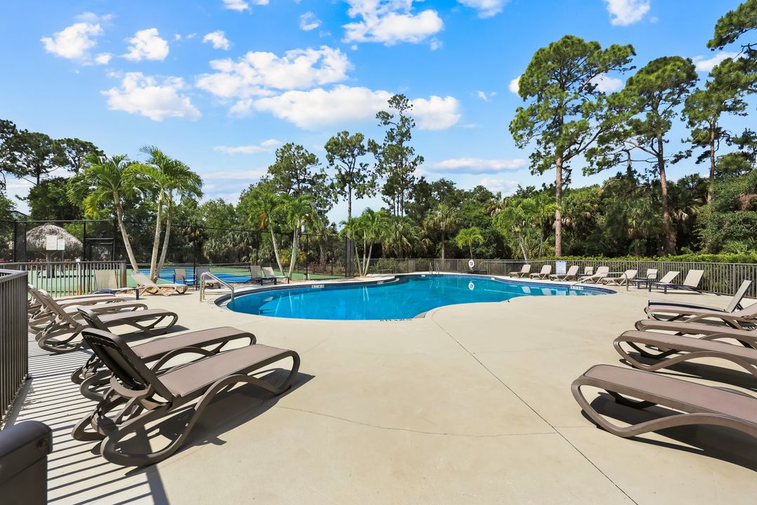 1243 Briarwood Ct, Naples, FL 34104