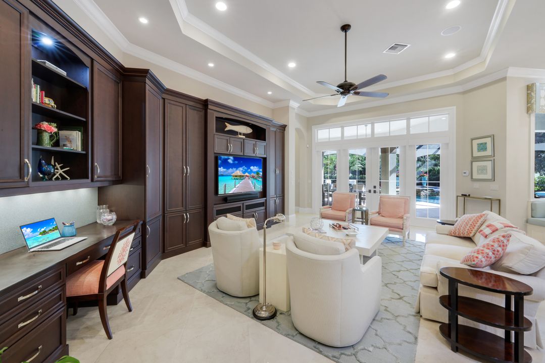 3122 Dahlia Way, Naples, FL 34105