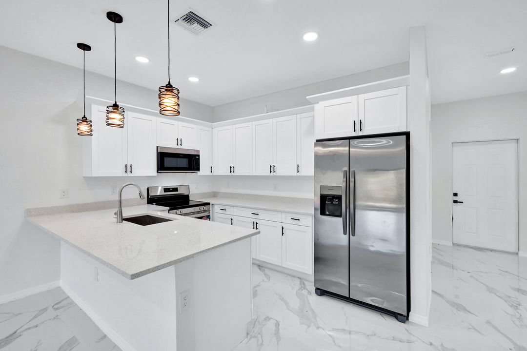 1237 Hillcrest St E, Lehigh Acres, FL 33974