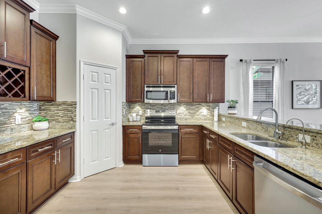 12693 Kentwood Ave, Fort Myers, FL 33913