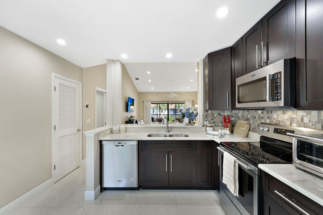 613 Serendipity Dr, Naples, FL 34108