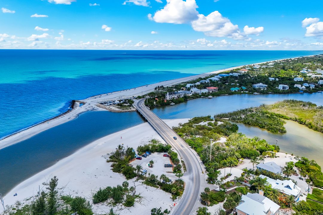6126 Castaways Ln, Sanibel, FL 33957