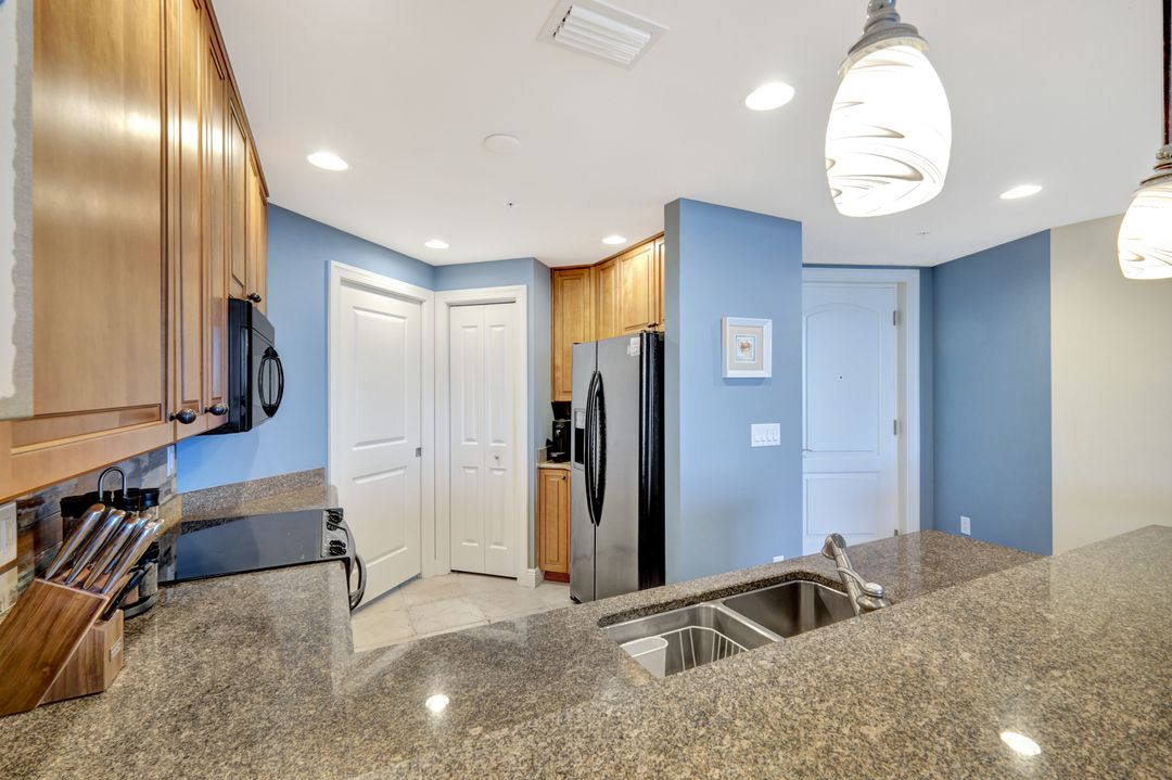 5781 Cape Harbour Dr #1005, Cape Coral, FL 33914