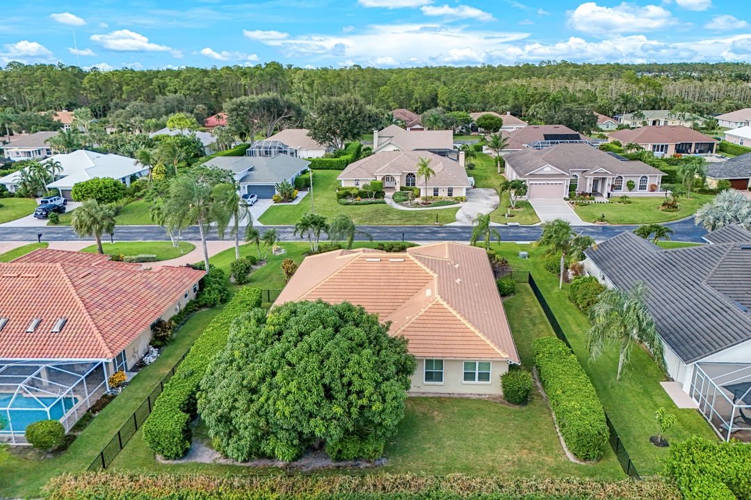 2032 Castle Garden Ln, Naples, FL 34110