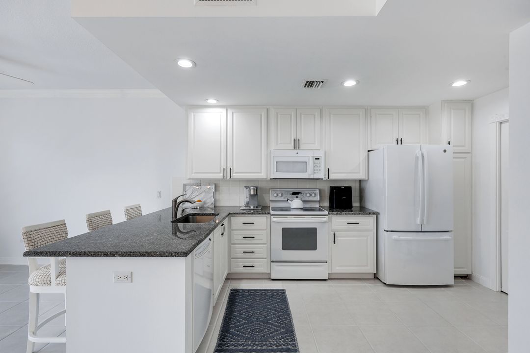 6214 Towncenter Cir, Naples, FL 34119