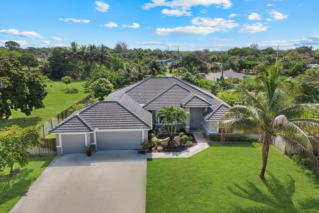 27741 Roslin Dr, Bonita Springs, FL 34135
