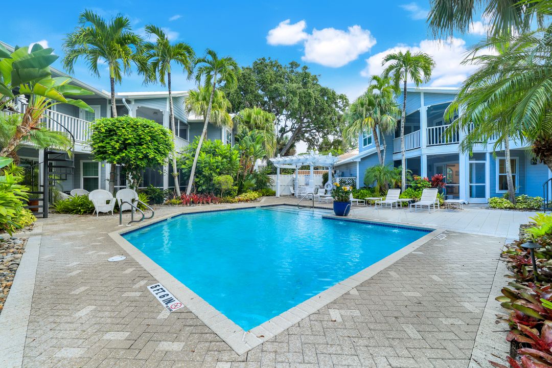 376 3rd St S #102, Naples, FL 34102