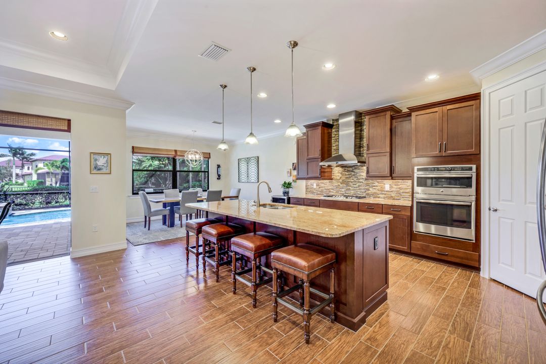 1585 Mockingbird Dr, Naples, FL 34120