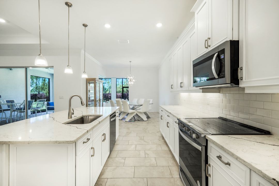 28105 Captiva Shell Lp, Bonita Springs, FL 34135