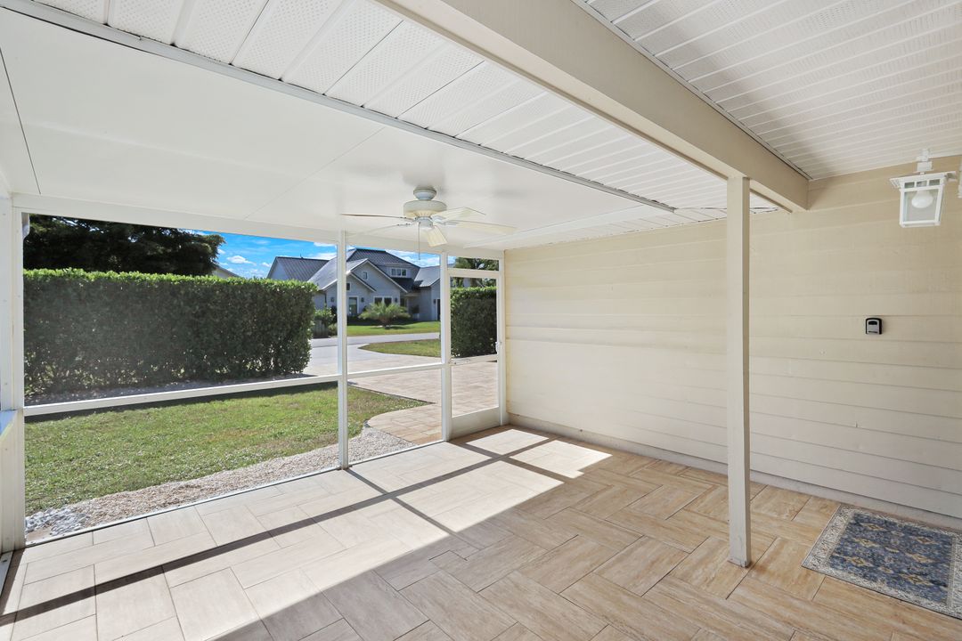 825 93rd Ave N, Naples, FL 34108