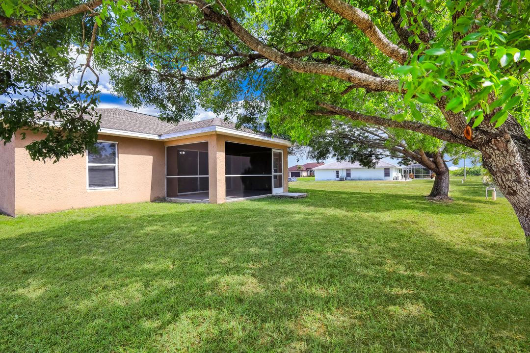 2010 NE 13th Pl, Cape Coral, FL 33909