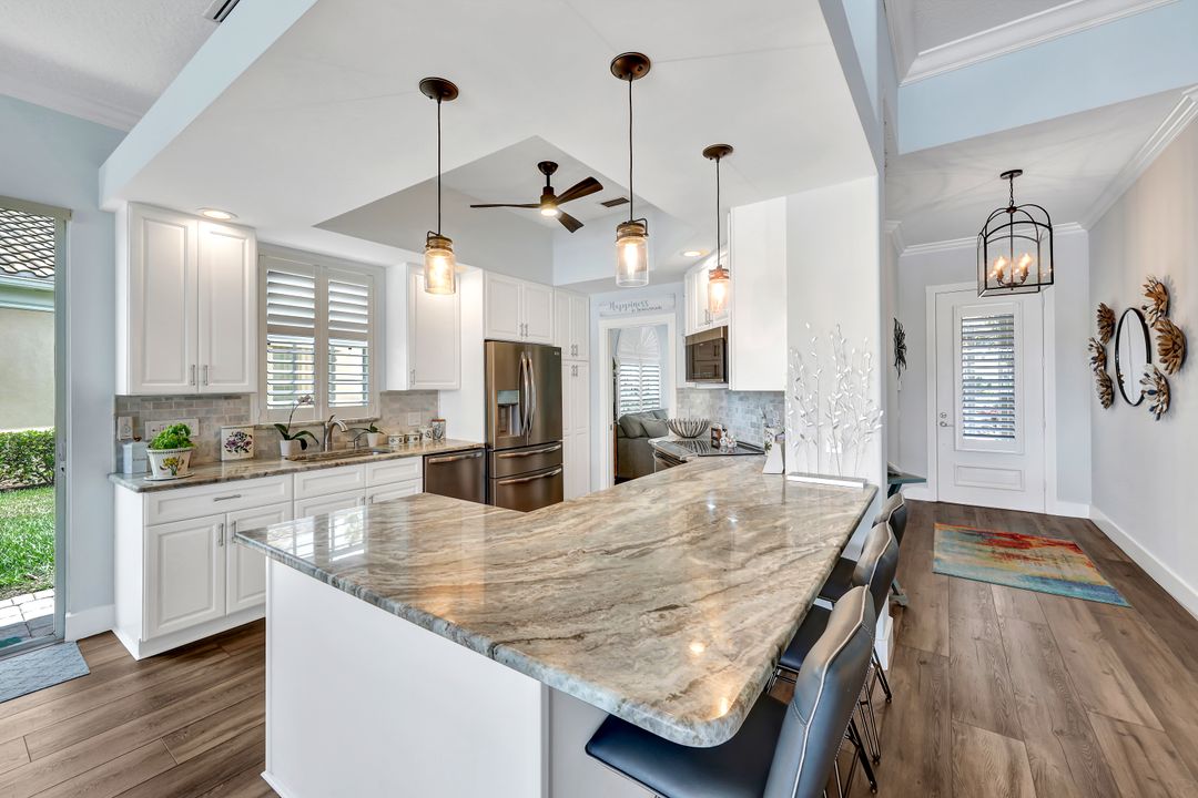 5441 Freeport Ln, Naples, FL 34119