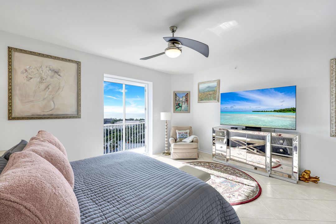 400 Flagship Dr #902, Naples, FL 34108
