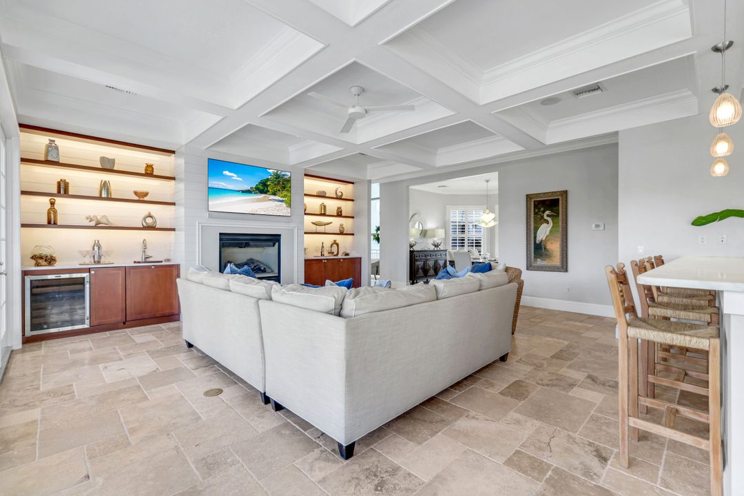 273 Egret Ave, Naples, FL 34108