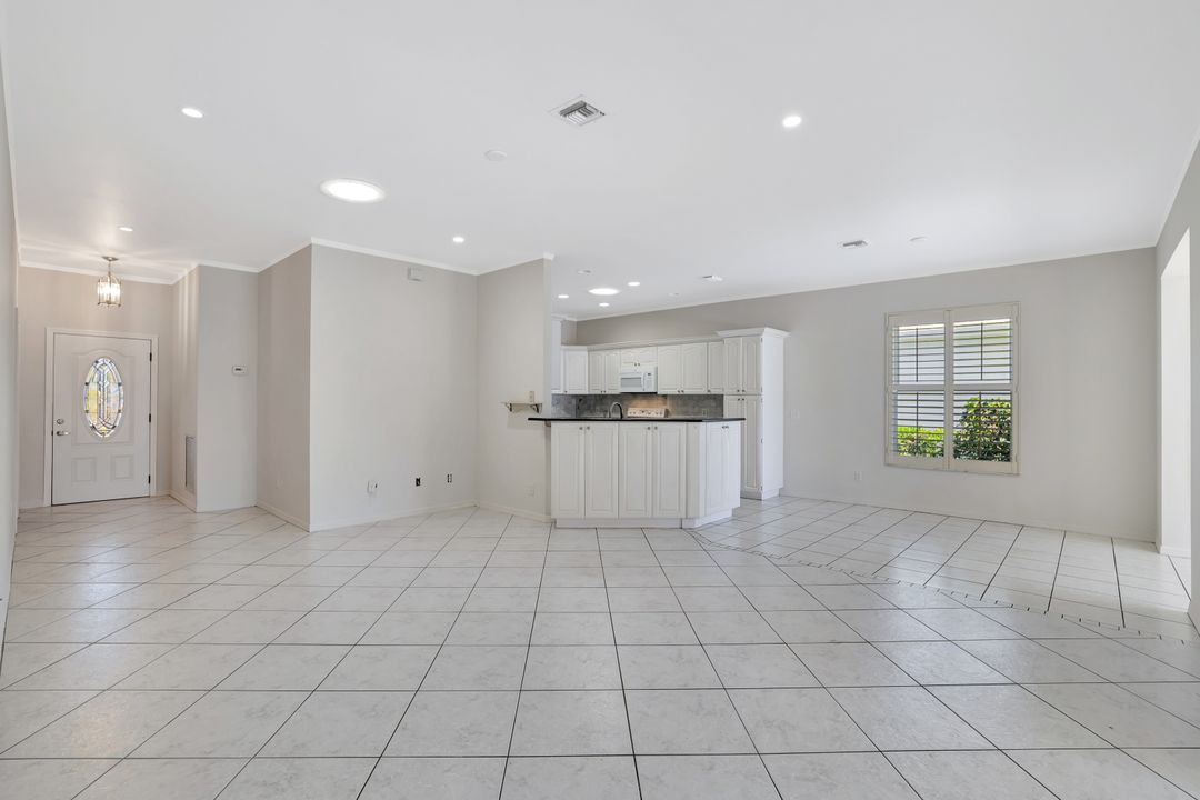 173 Stanhope Cir, Naples, FL 34104