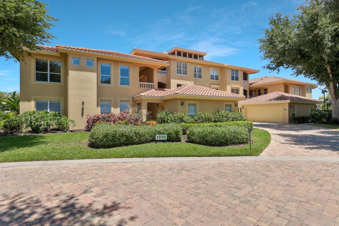 1855 Les Chateaux Blvd #201, Naples, FL 34109
