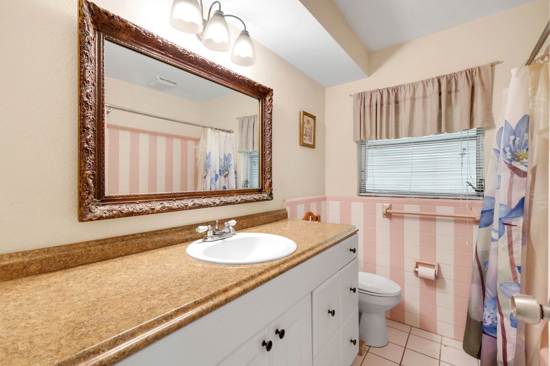 5248 Versaille Ct, Cape Coral, FL 33904