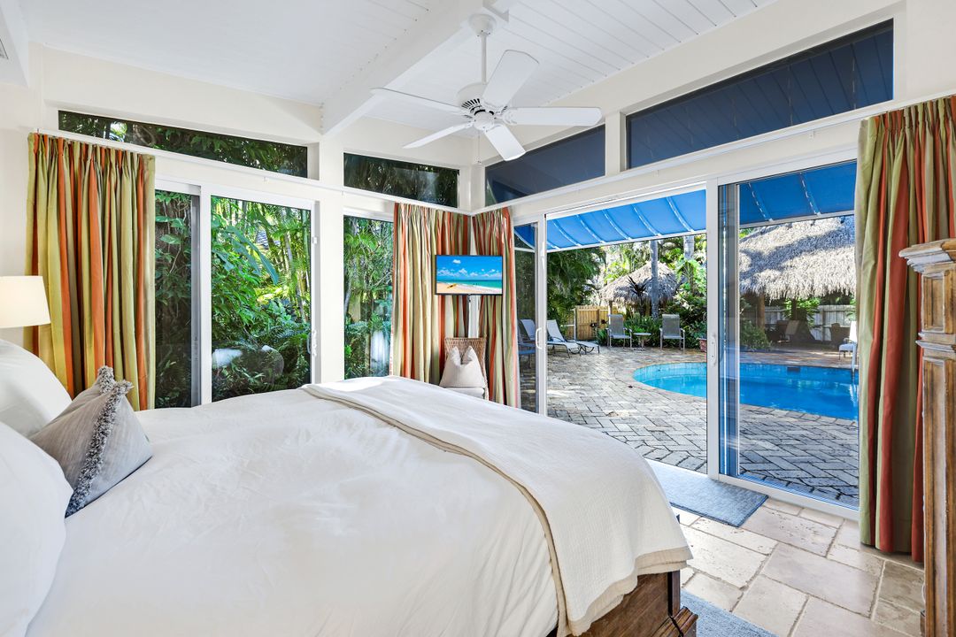 210 Central Ave, Naples, FL 34102