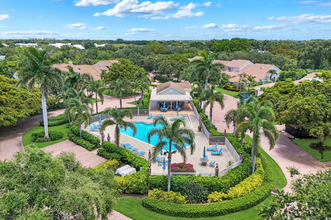 6619 Trident Way, Naples, FL 34108
