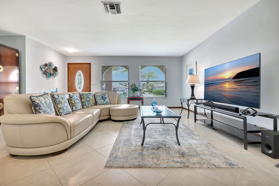 550 94th Ave N, Naples, FL 34108