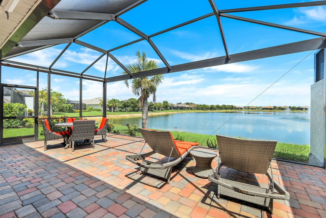 14814 Edgewater Cir, Naples, FL 34114