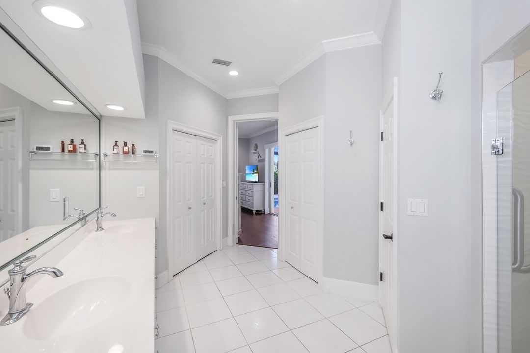 915 Fountain Run, Naples, FL 34119