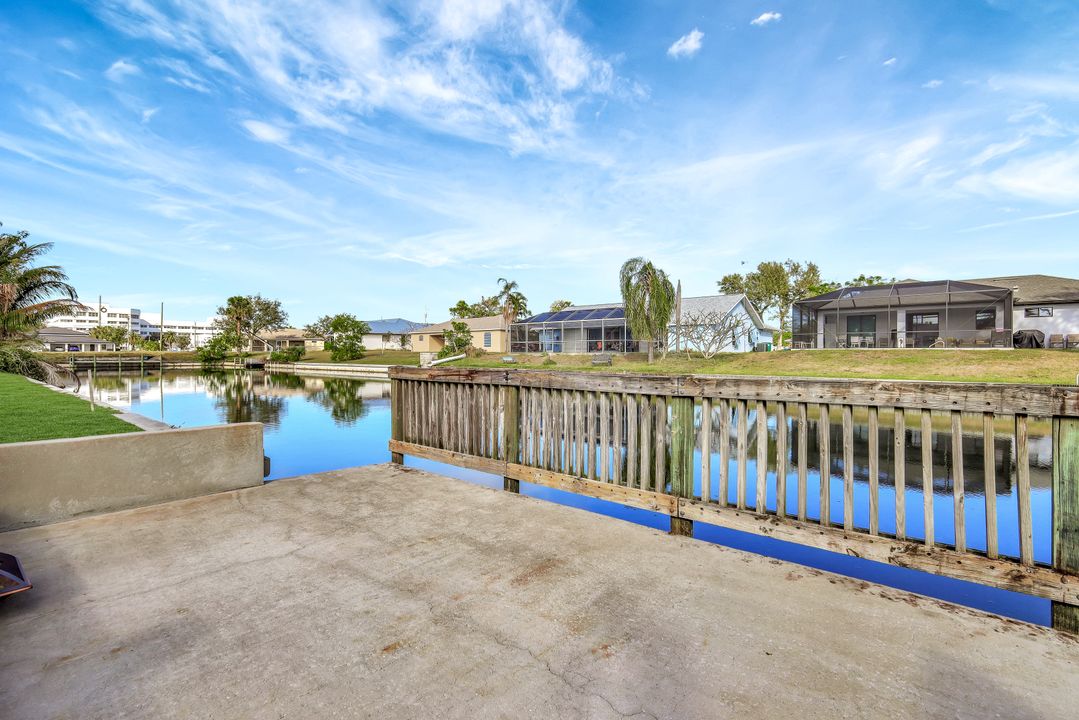 1705 SE 7th St, Cape Coral, FL 33990