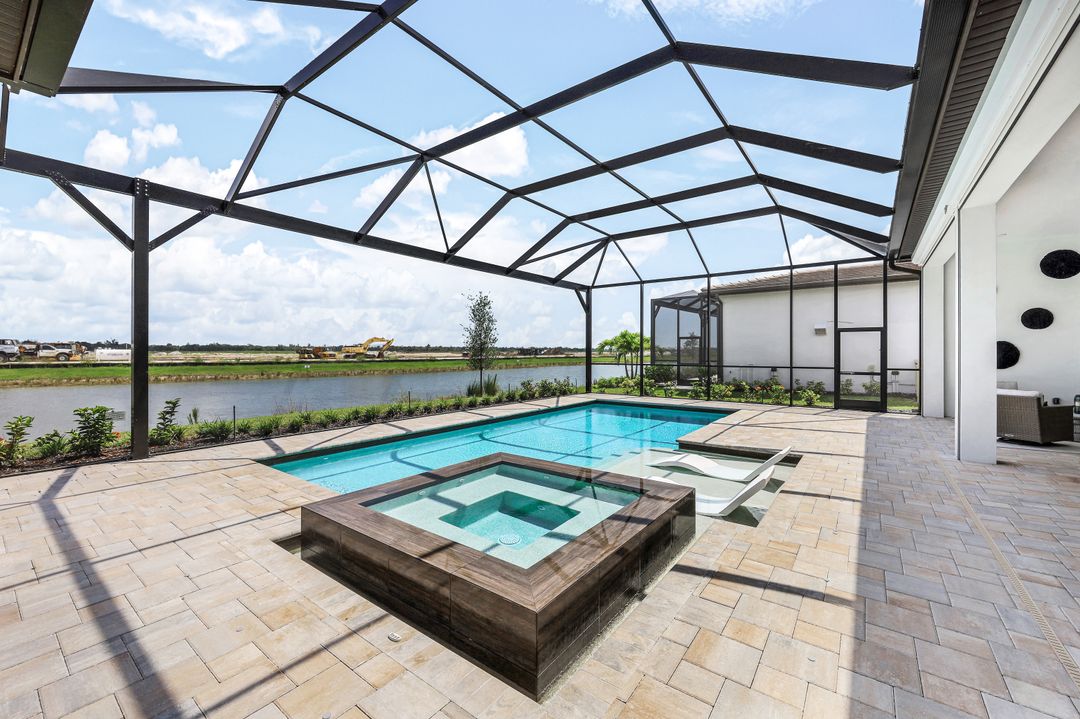 15572 Montello Ln, Naples, FL 34114