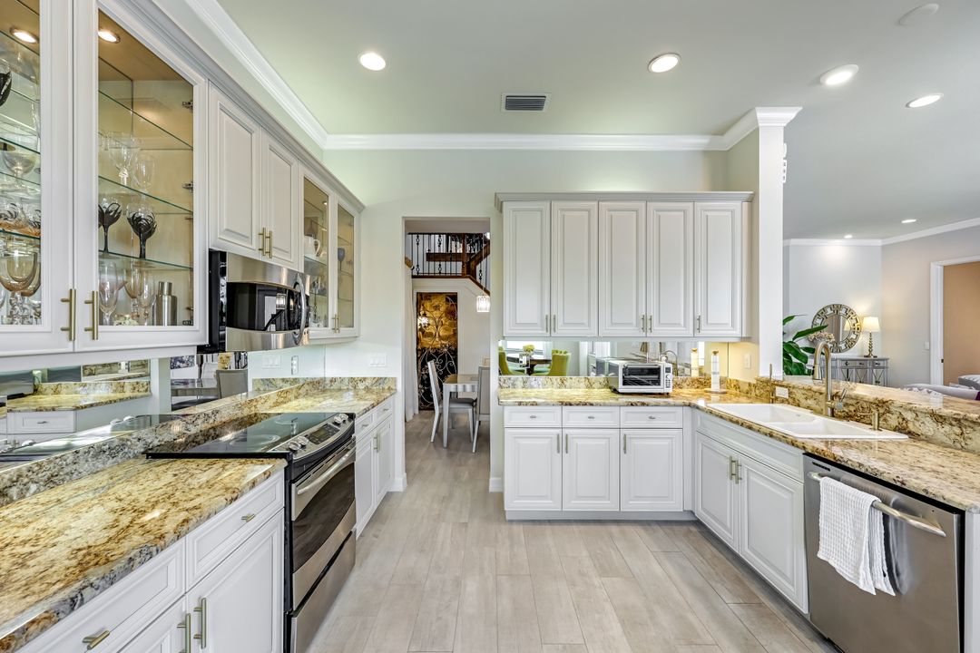 6582 Monterey Point, Naples, FL 34105