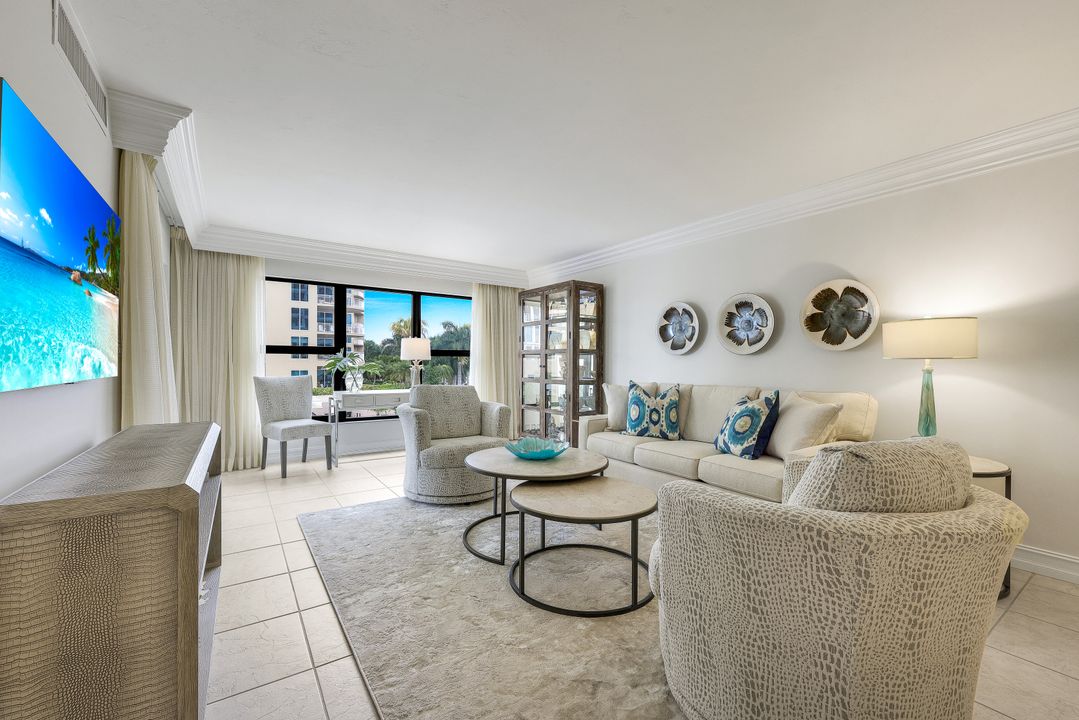 4451 Gulf Shore Blvd N #406, Naples, FL 34103