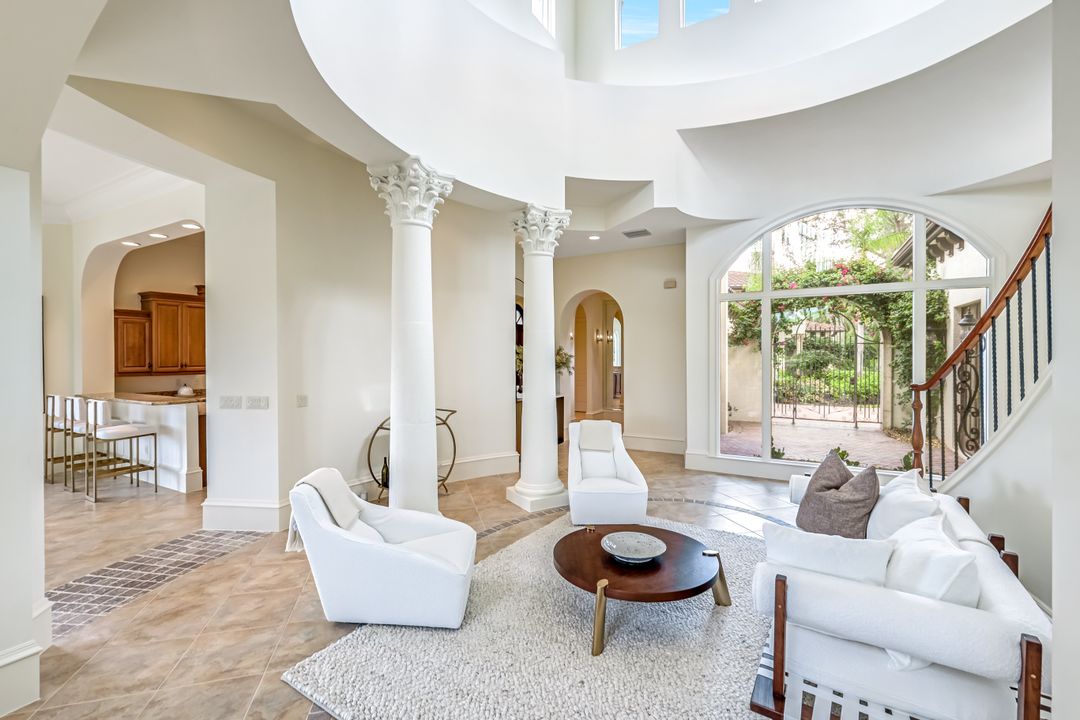2861 Capistrano Way, Naples, FL 34105
