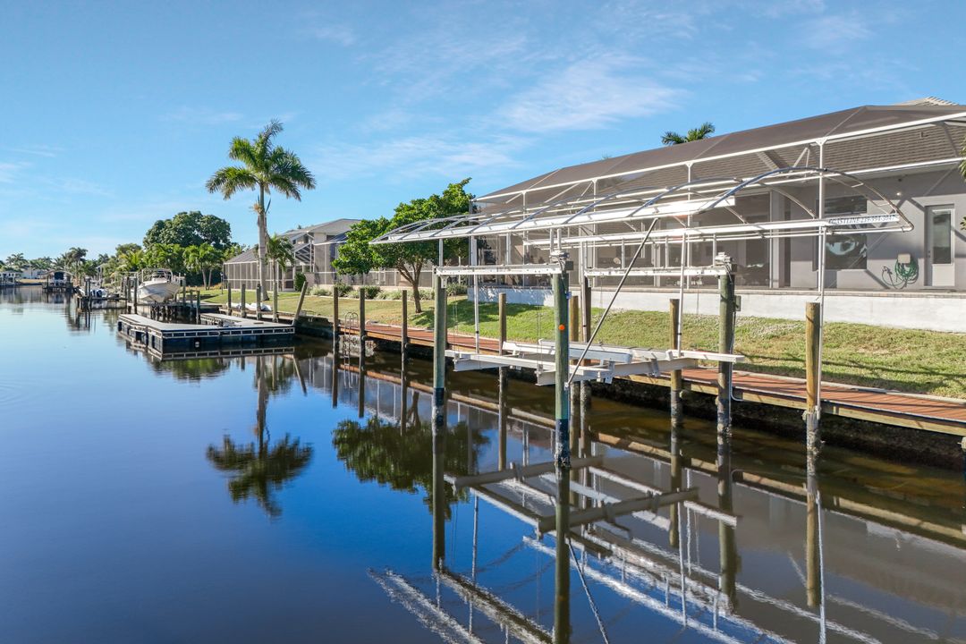 4909 Seville Ct, Cape Coral, FL 33904