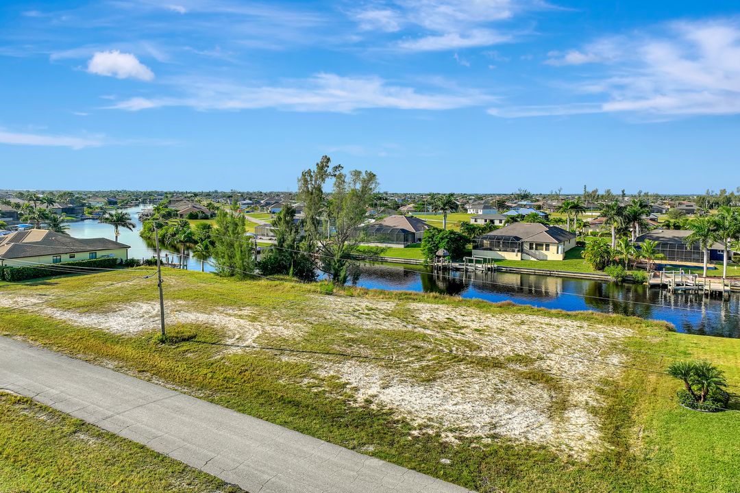 2002 NW 36th Ave, Cape Coral, FL 33993