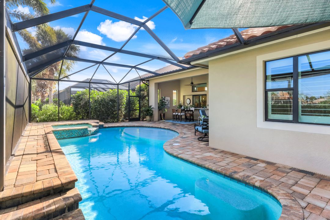 11925 Heather Woods Ct, Naples, FL 34120